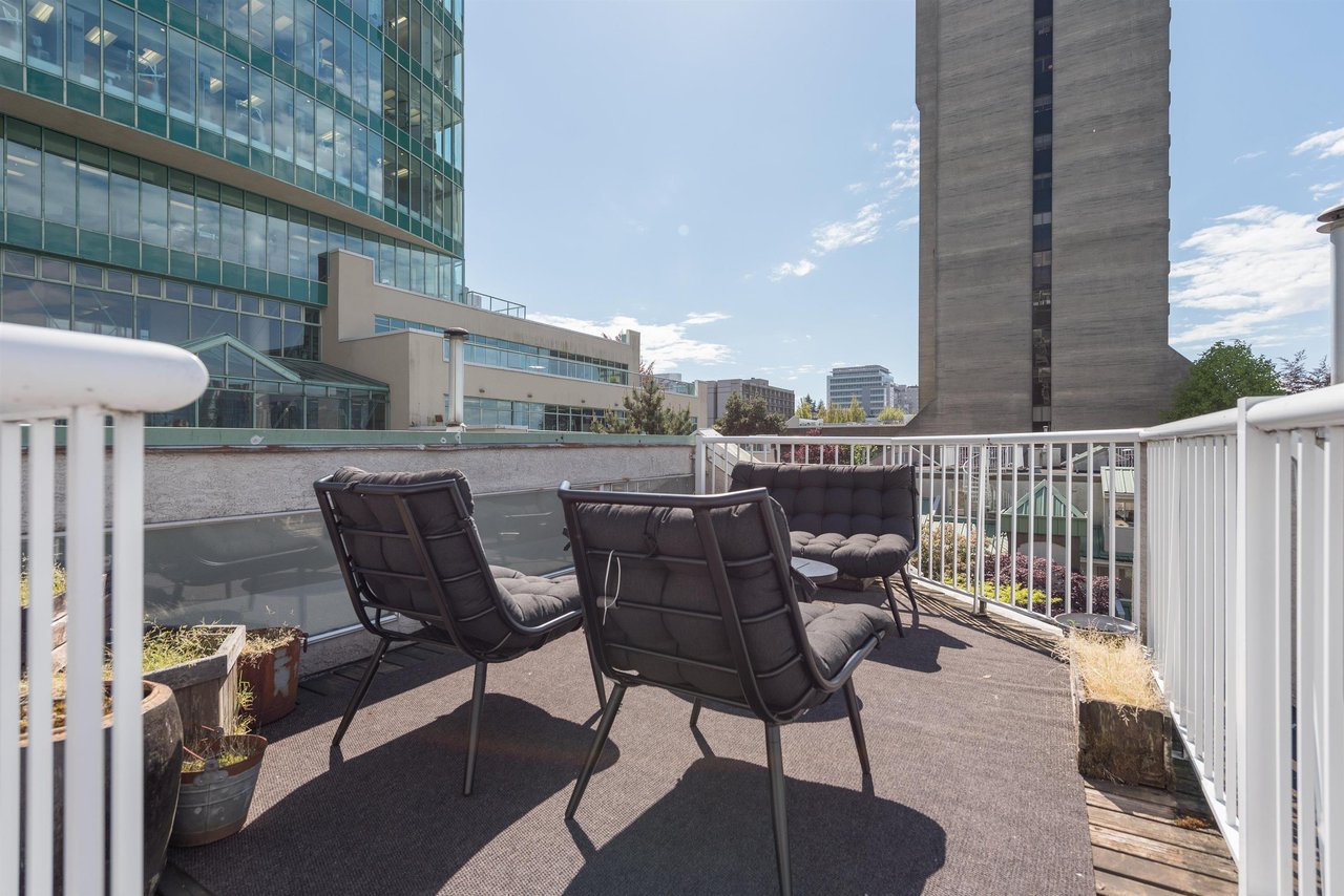 208-788 W 8th Ave