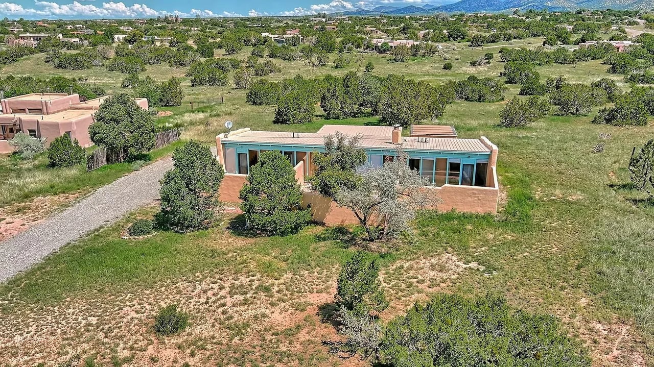 28 Alondra Rd