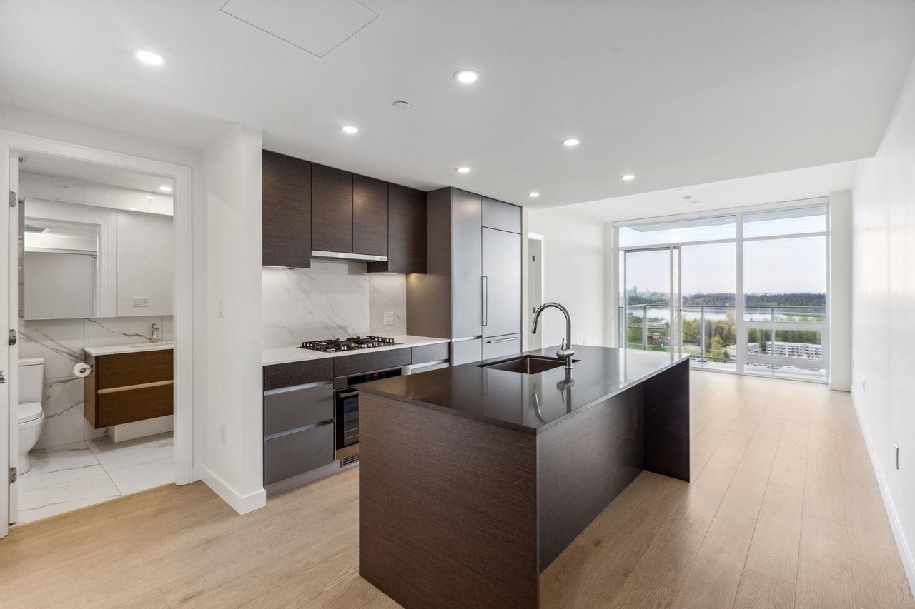 2105-200 Klahanie Ct