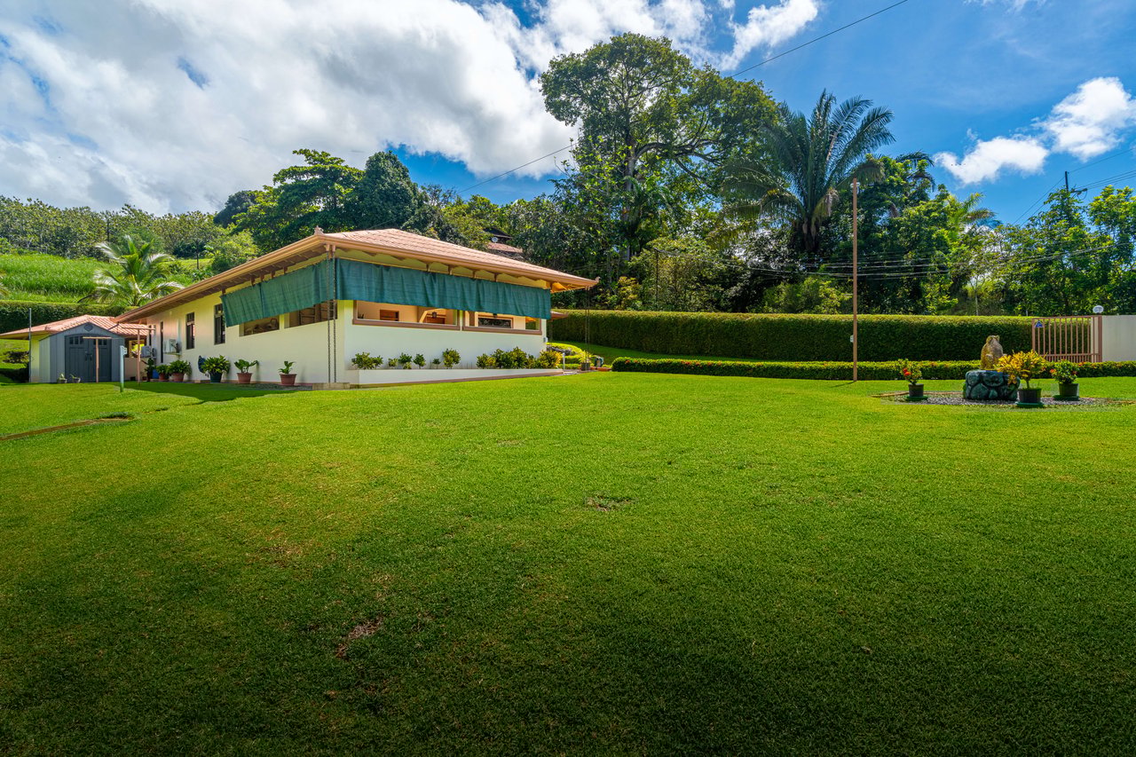 La Palma Custom Build 3 bedroom 2 bath - Prestine Condition
