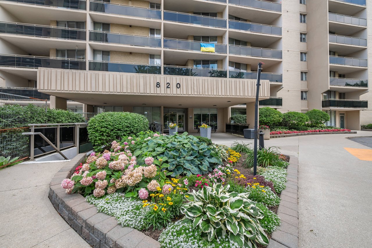 820 Burnhamthorpe Road #702