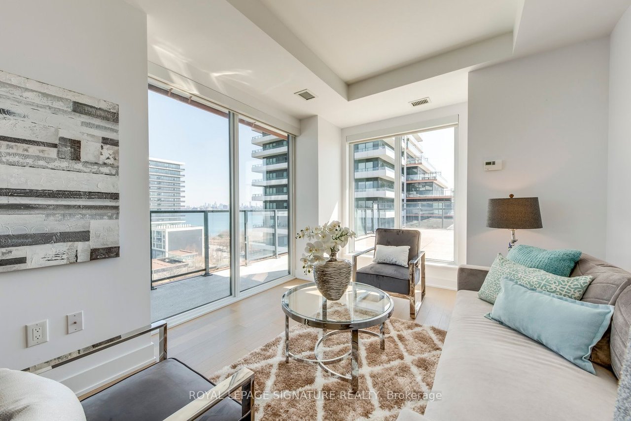 30 Shore Breeze Dr Unit: 819