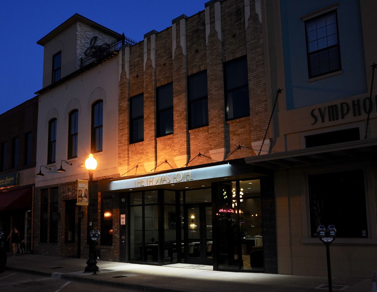thomas hotel lit at night