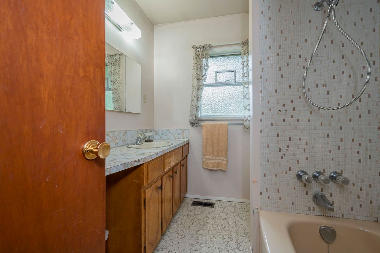 2271 232 St