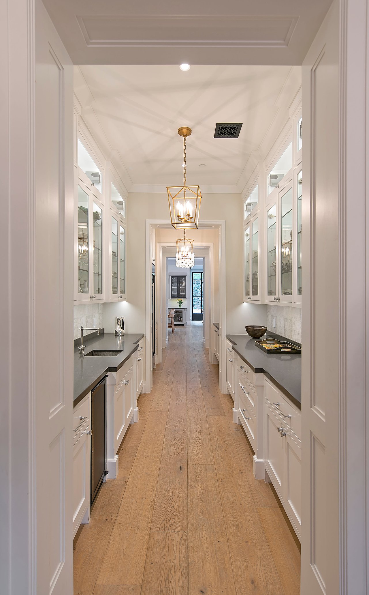 2333 Mandeville Canyon Rd