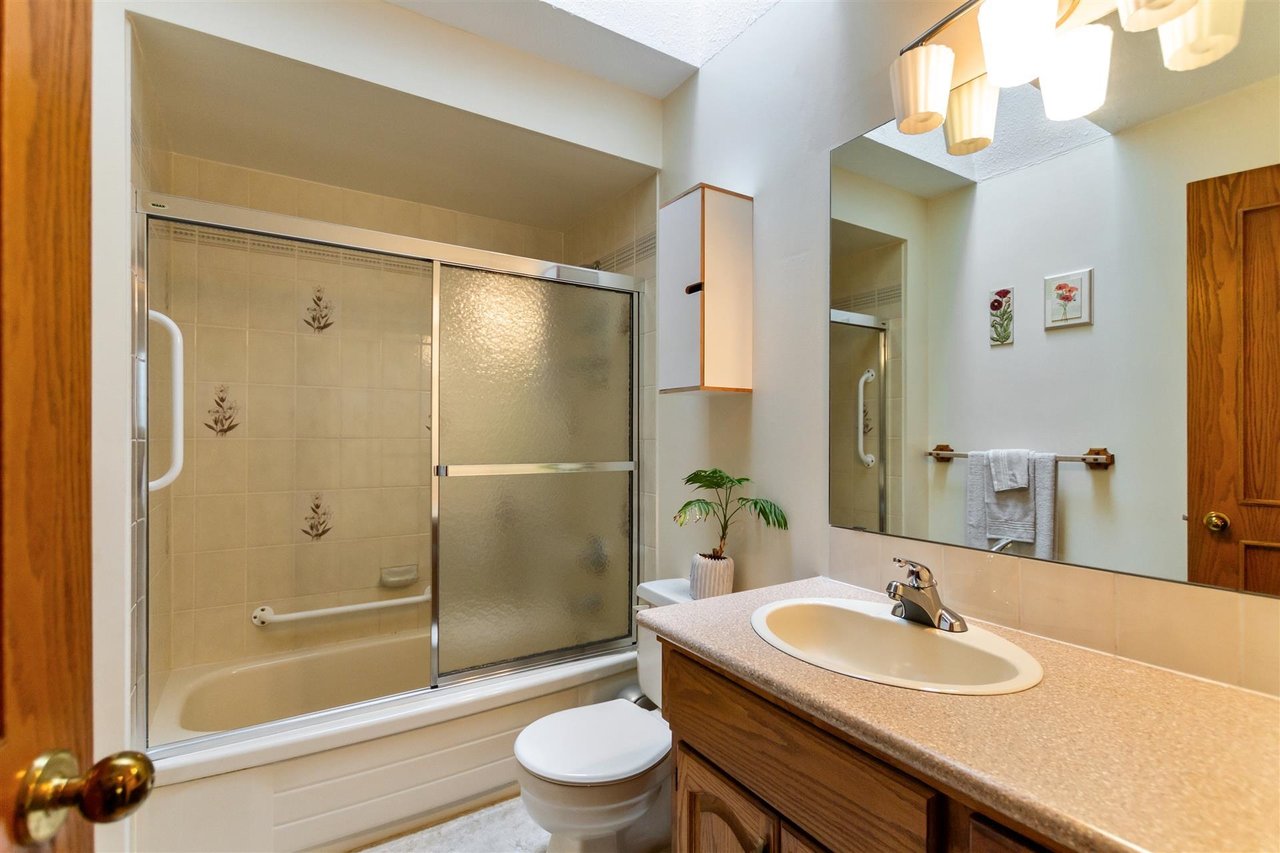 15 Ravine Dr