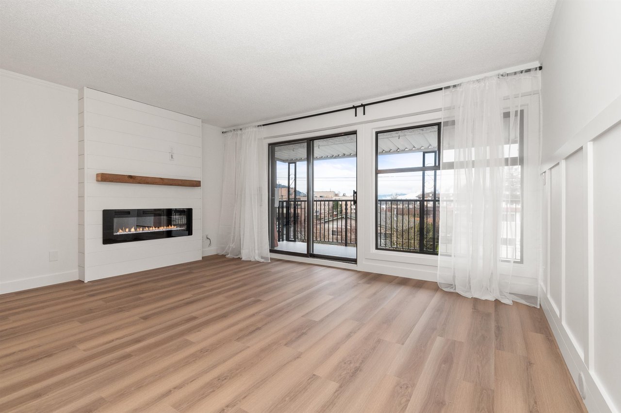 307-9080 Mary St