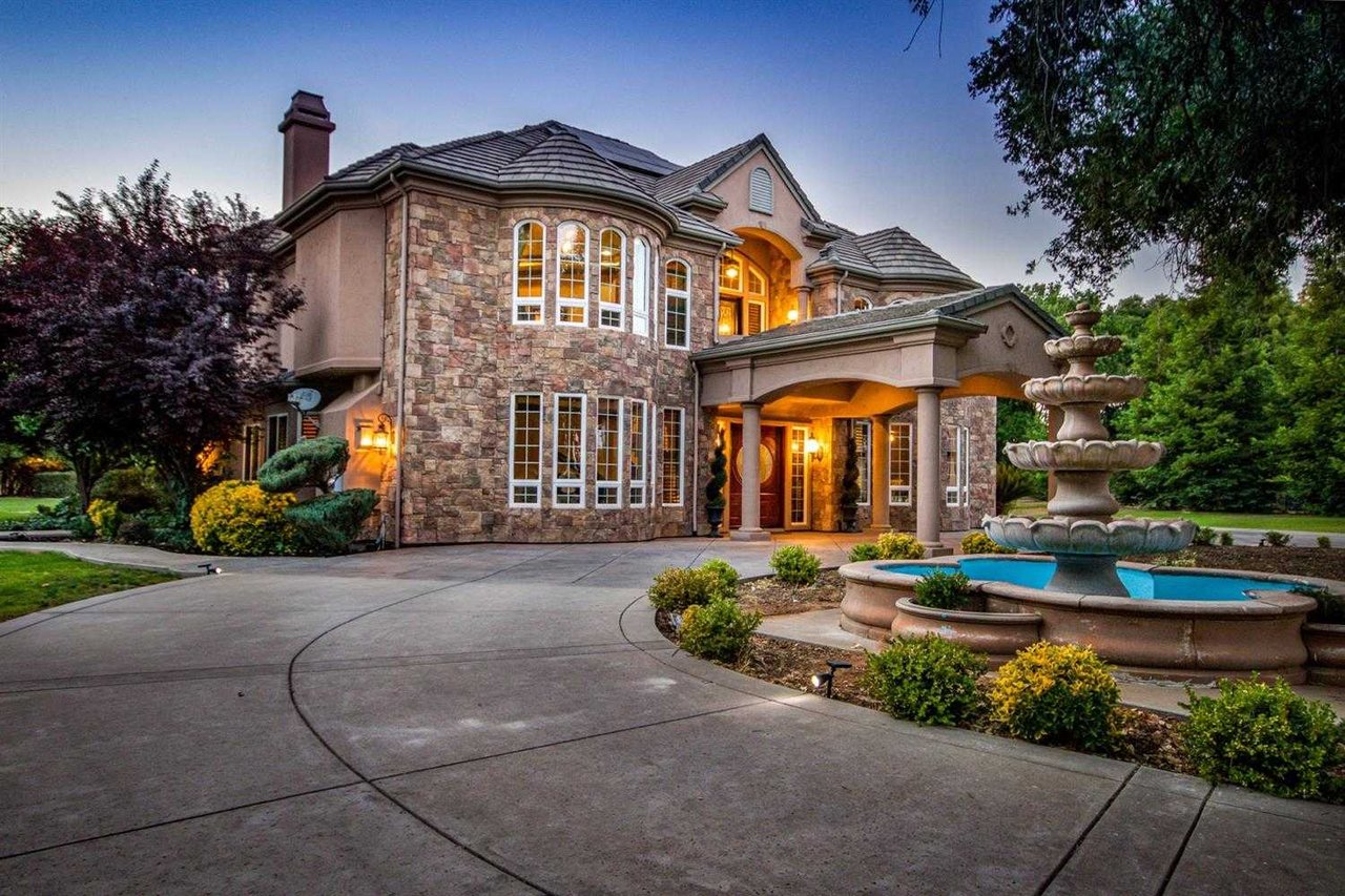 9111 Shire Oaks Lane