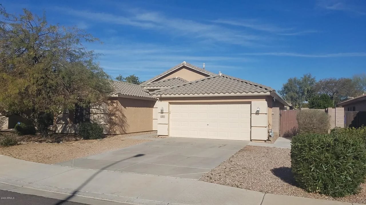 2812 E Indian Wells Pl