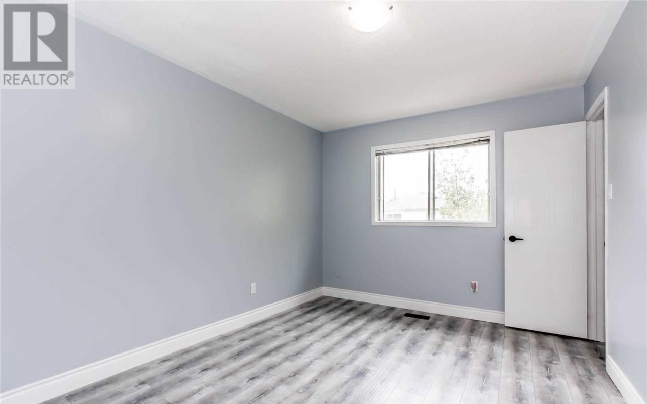 66 Potter Cres