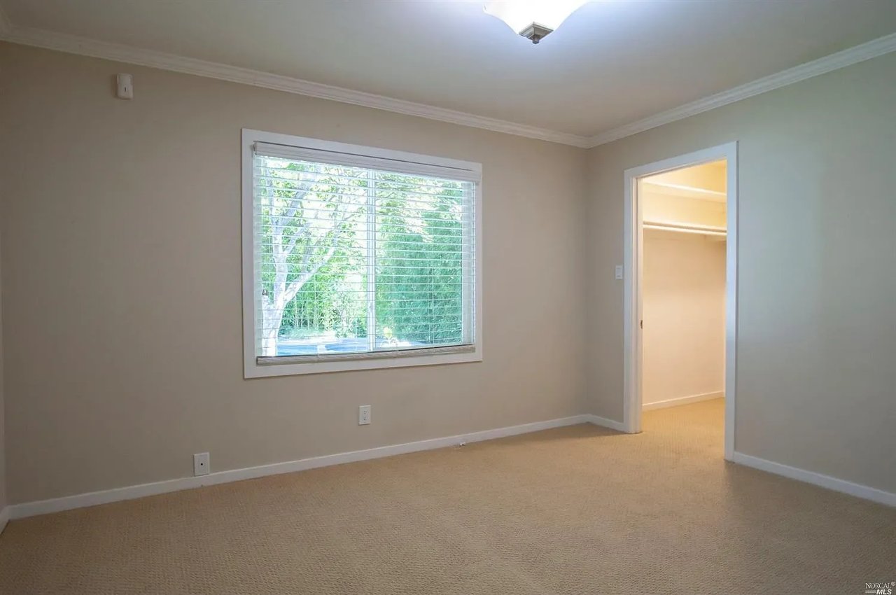 21 Baywood Ct