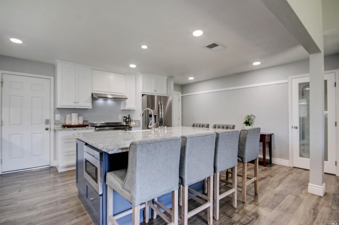 8719 Laurelwood Dr