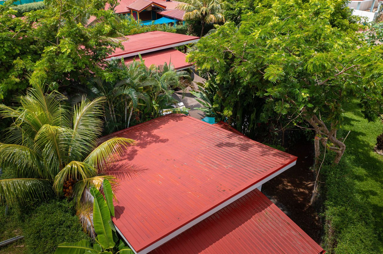 Uvita Garden Villa and Casita, 4 Bedrooms Total, Walking Distance To All