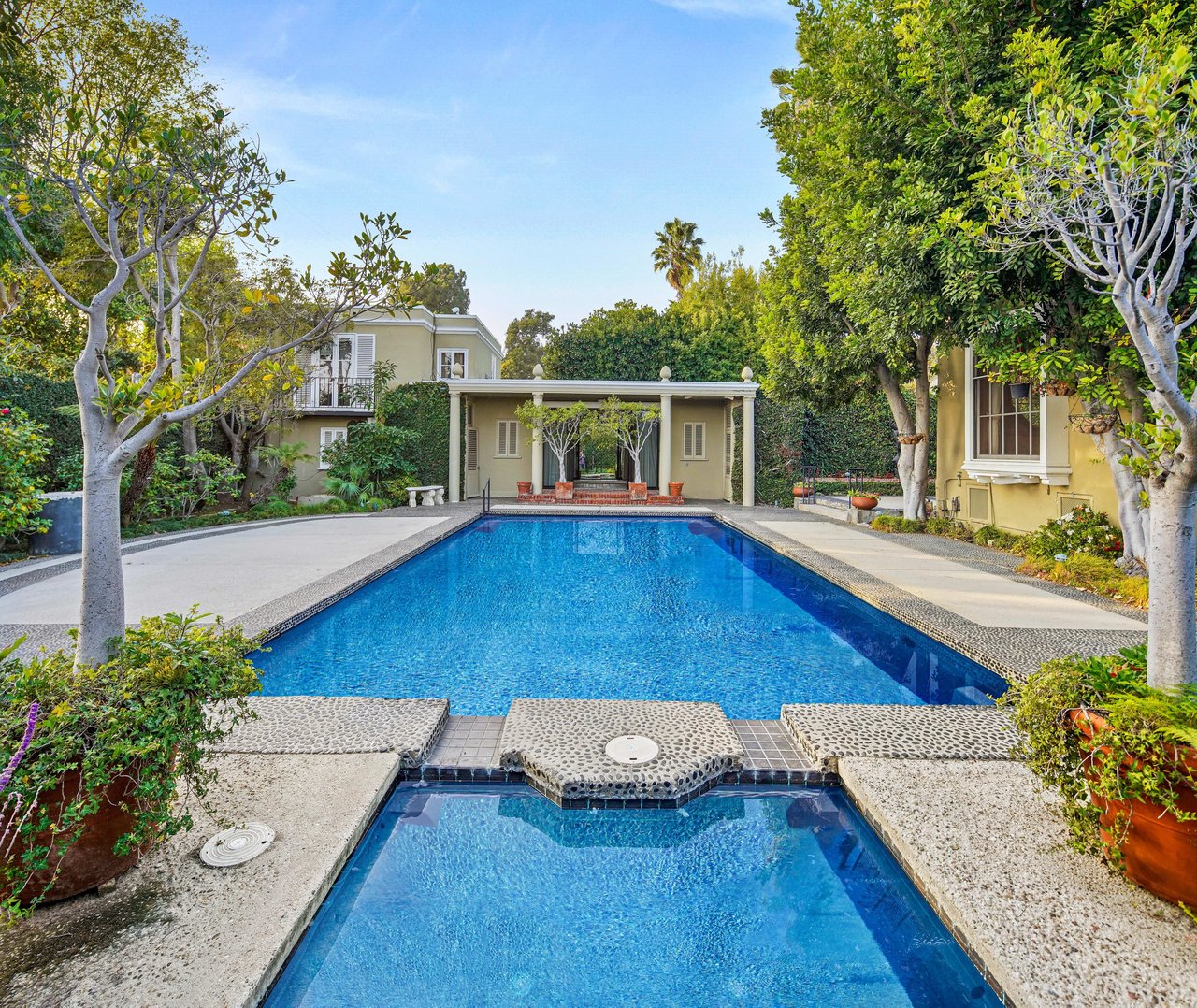 Kirk Douglas Home in Beverly Hills Sells for More Than $1 Million Over Its Asking Price