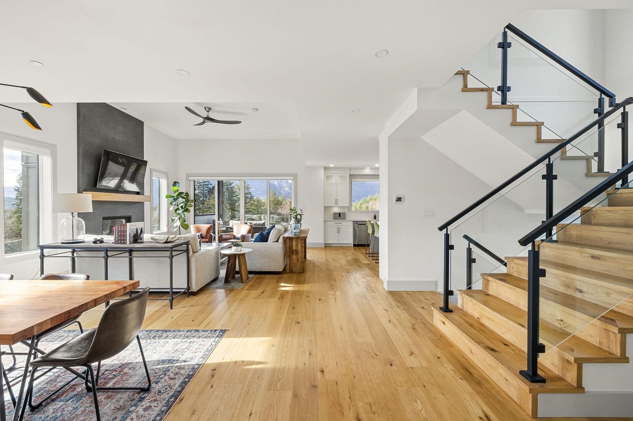 27-3385 Mamquam Rd