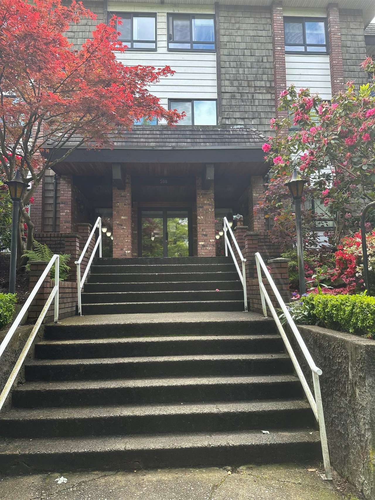 353-588 E 5 Ave