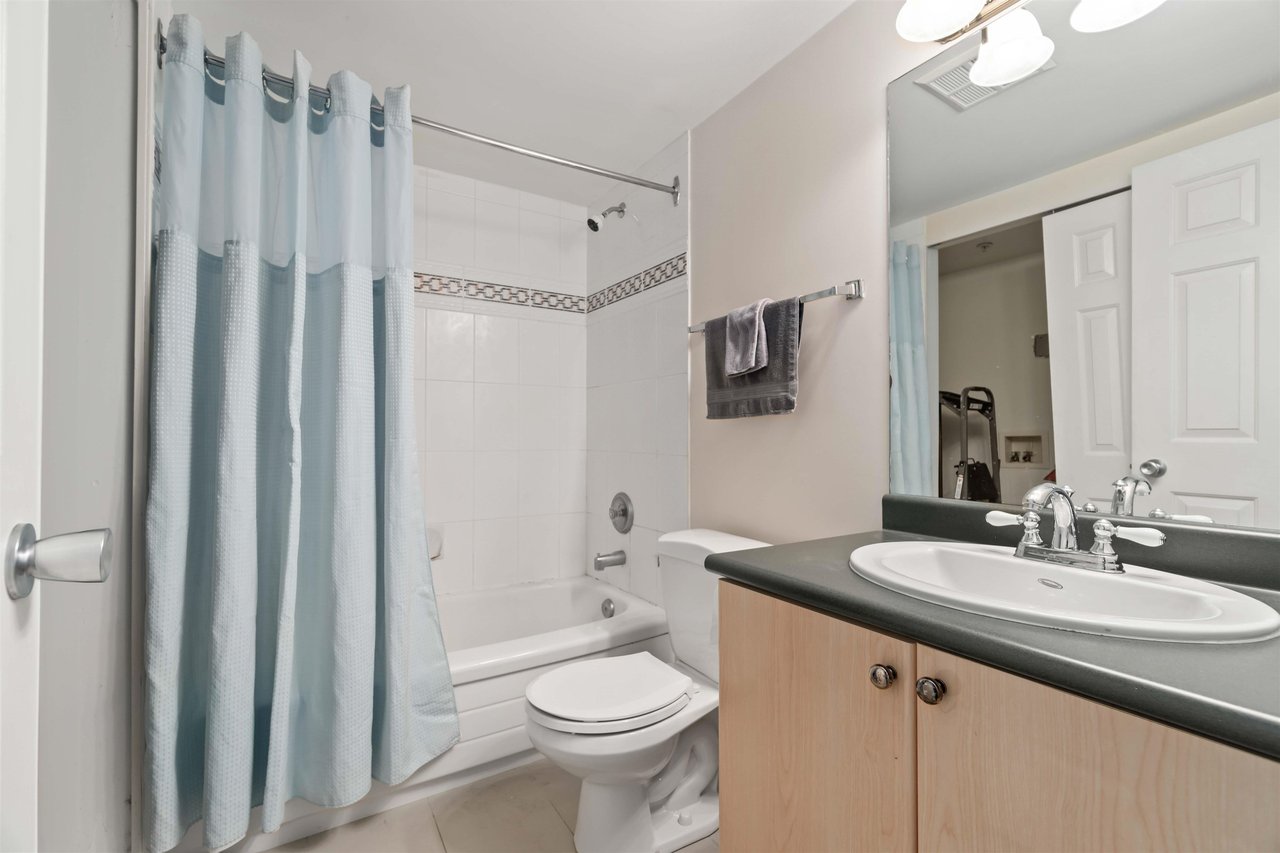 204-1099 W 71st Ave