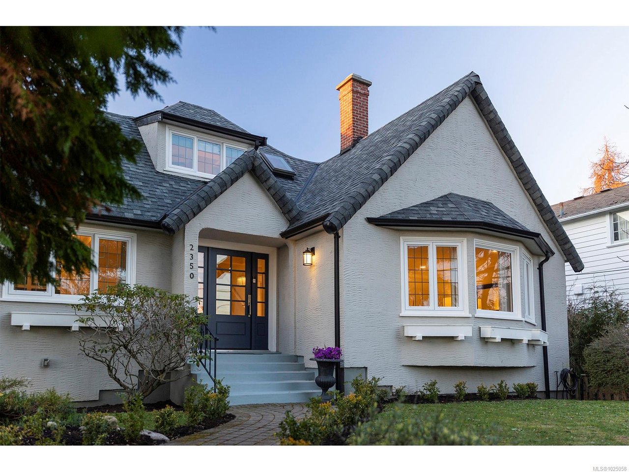 2350 Nottingham Rd, Oak Bay