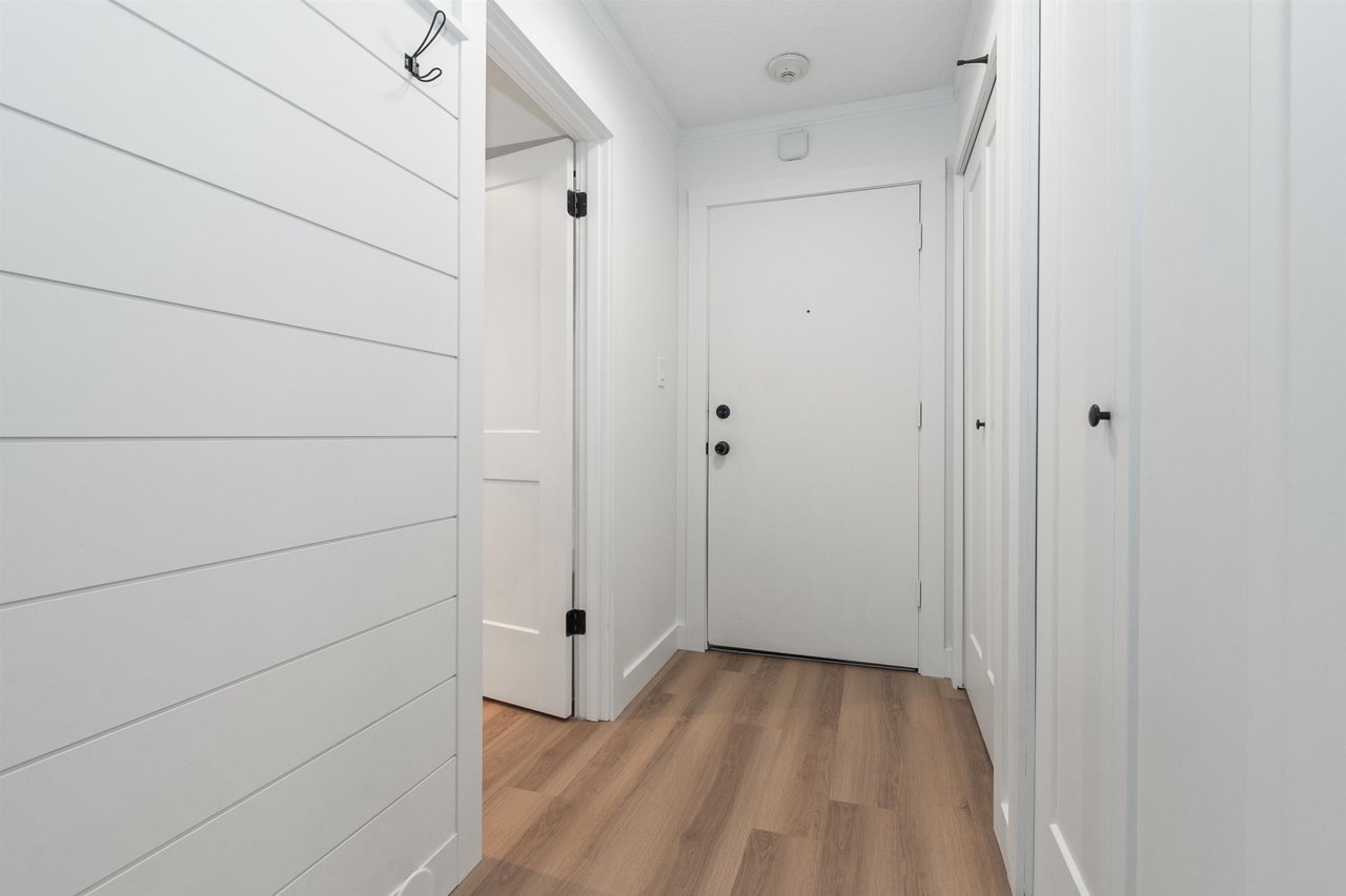 307-9080 Mary St