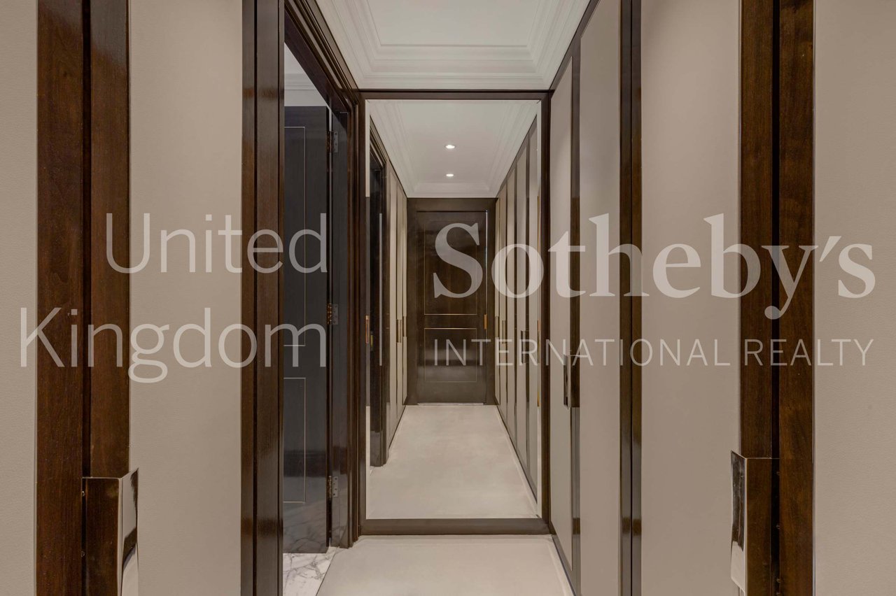 Eaton Square Penthouse 