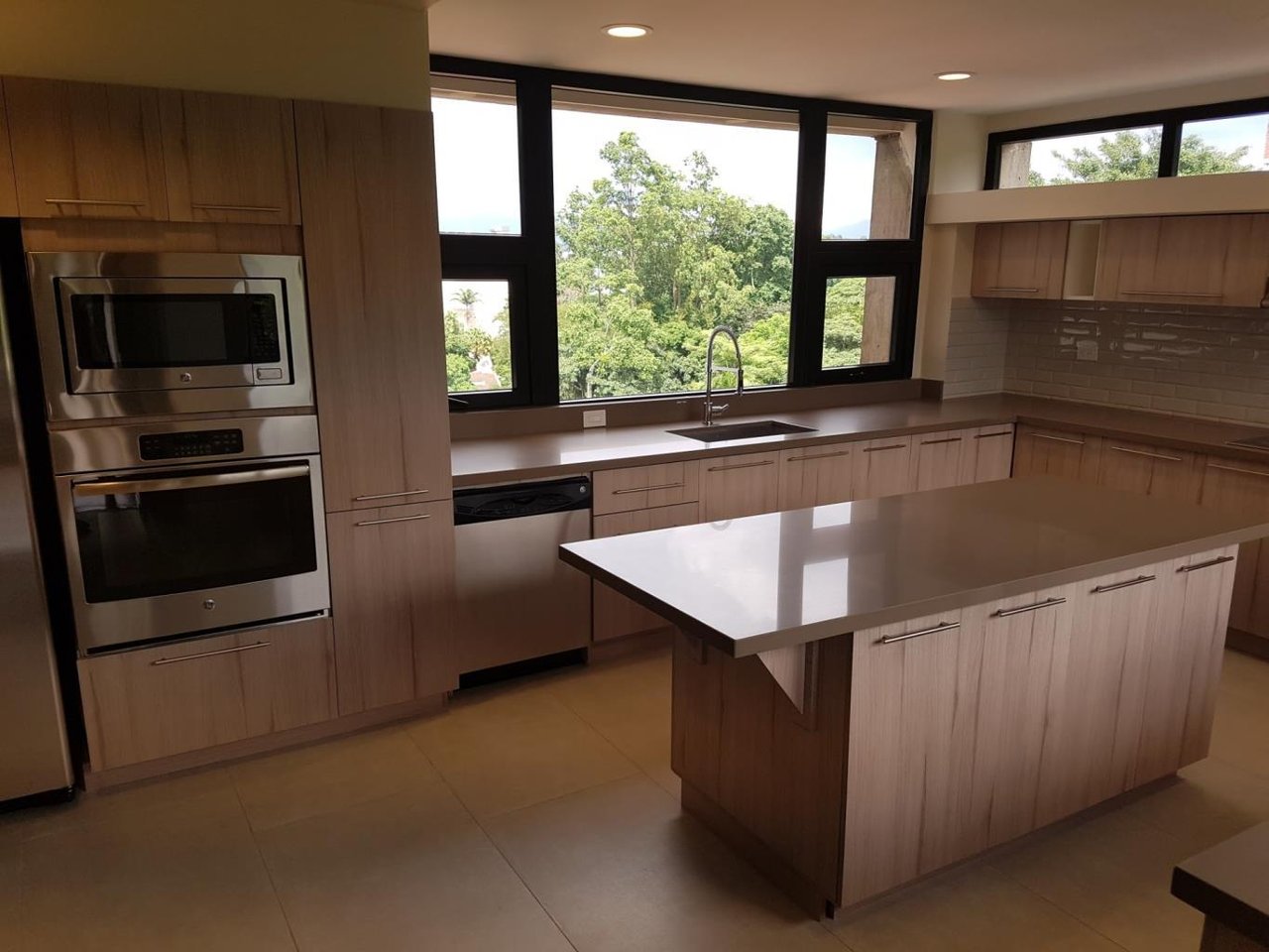 Remodeled Full Floor Condo, Escazu, San Jose