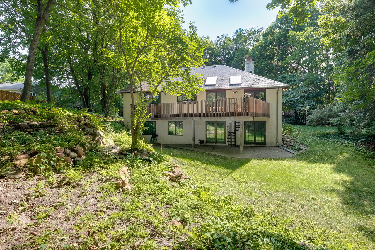 3390 Maplewood Rd | Deephaven