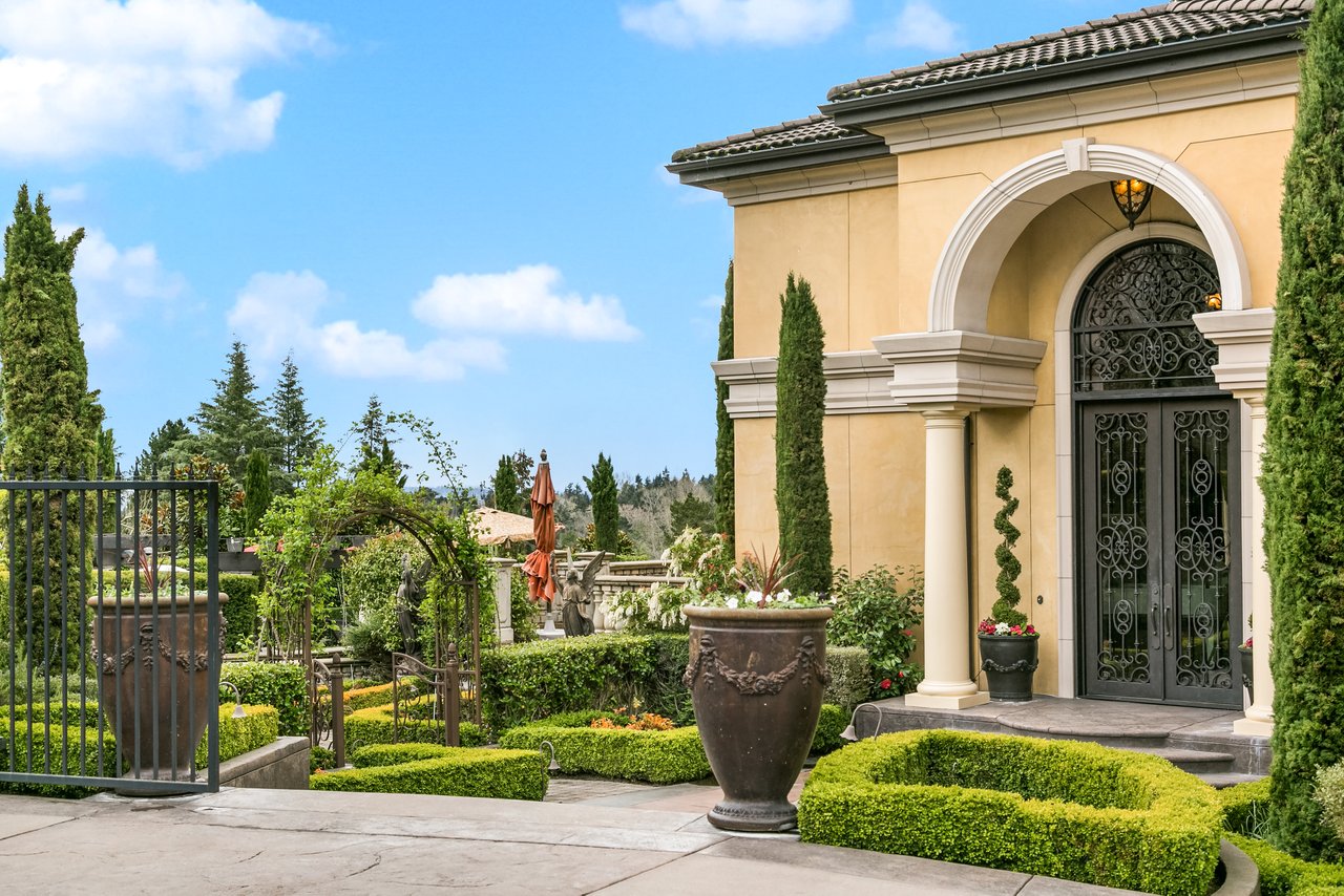 Clyde Hill Villa 