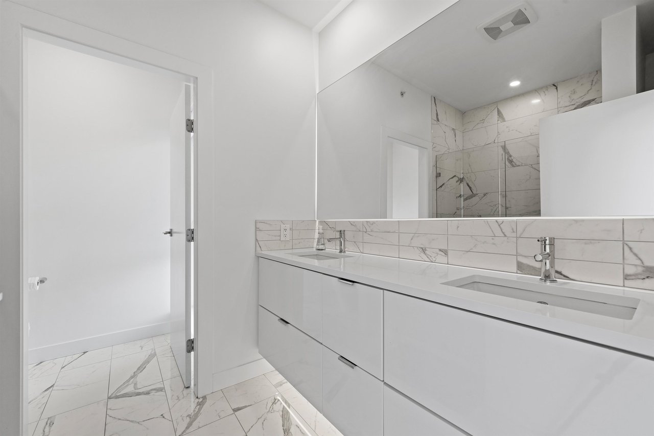 16-3595 Salal Drive, North Vancouver