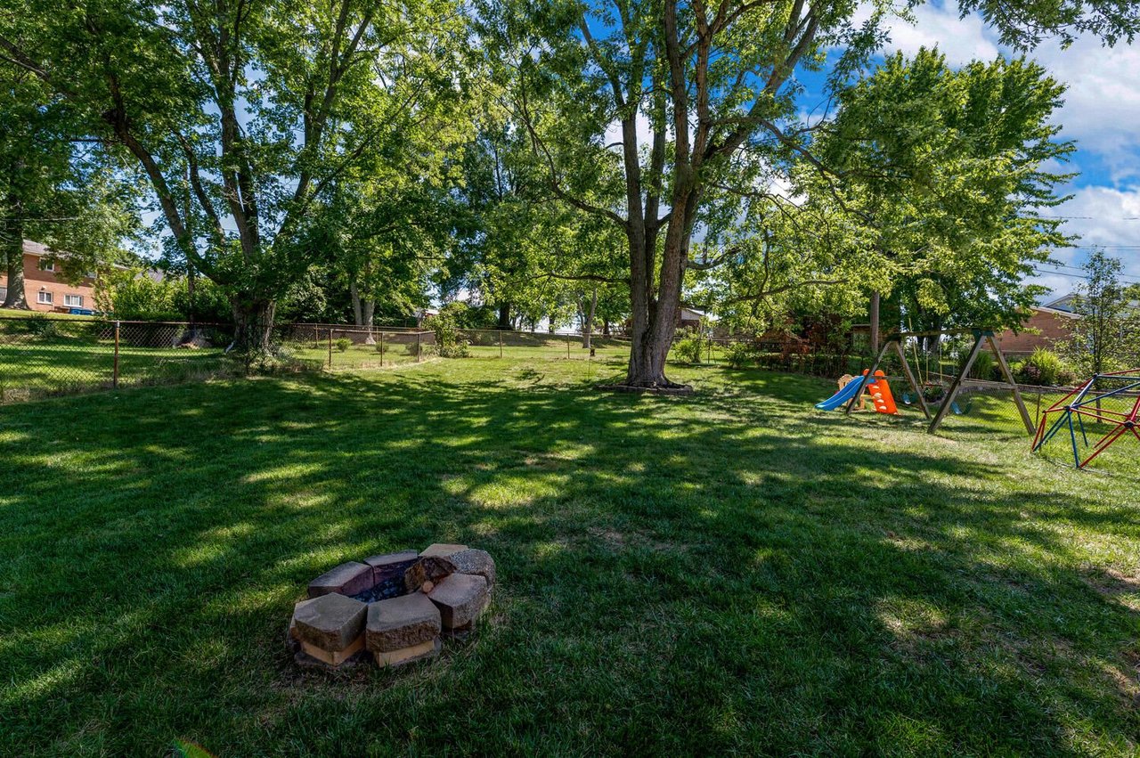 3239 Fieldcrest Dr