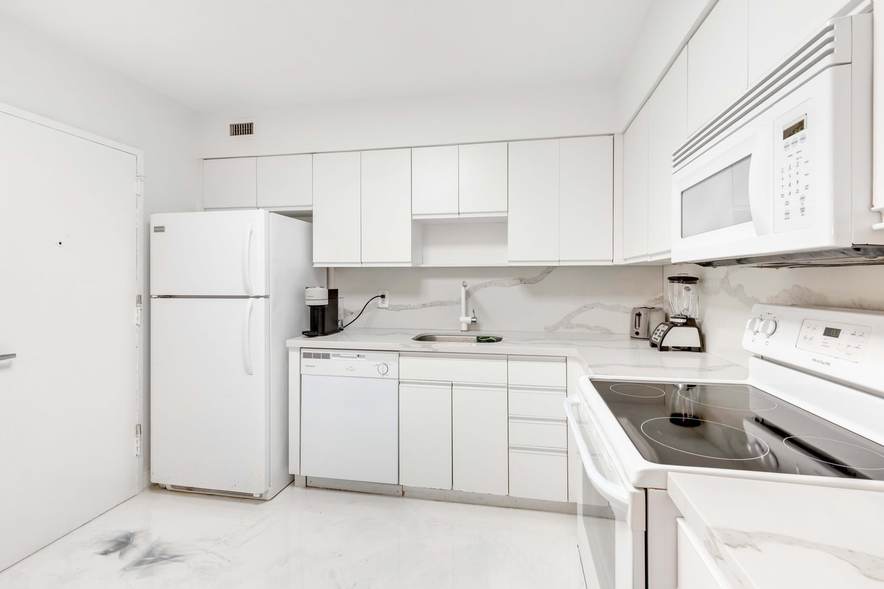 5161 Collins Ave #411 Miami Beach FL-33140