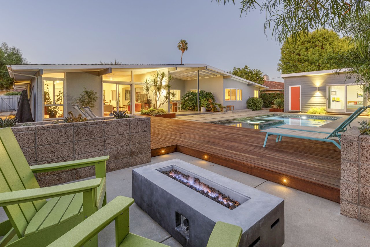 A Mid-Century Gem With a Prime Pool Patio Makes a Splash in L.A.