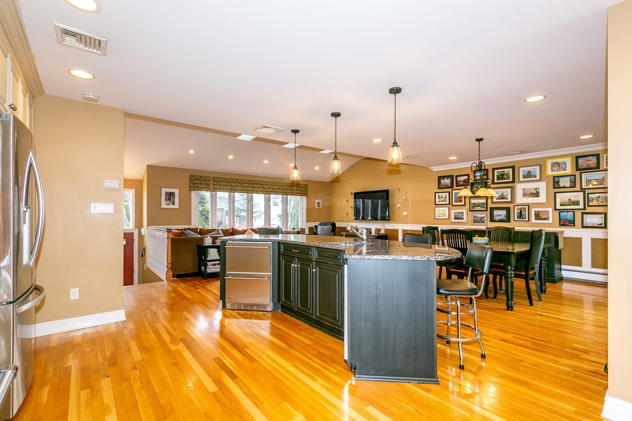 1 Gloria Dr, Woodbury