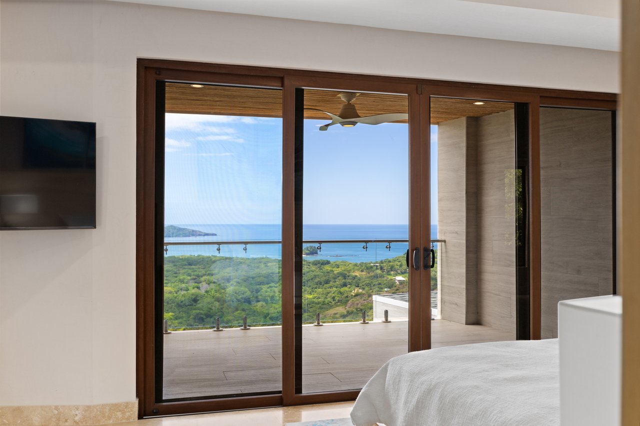 Contemporary Infinity Pool Villa, Flamingo, Guanacaste