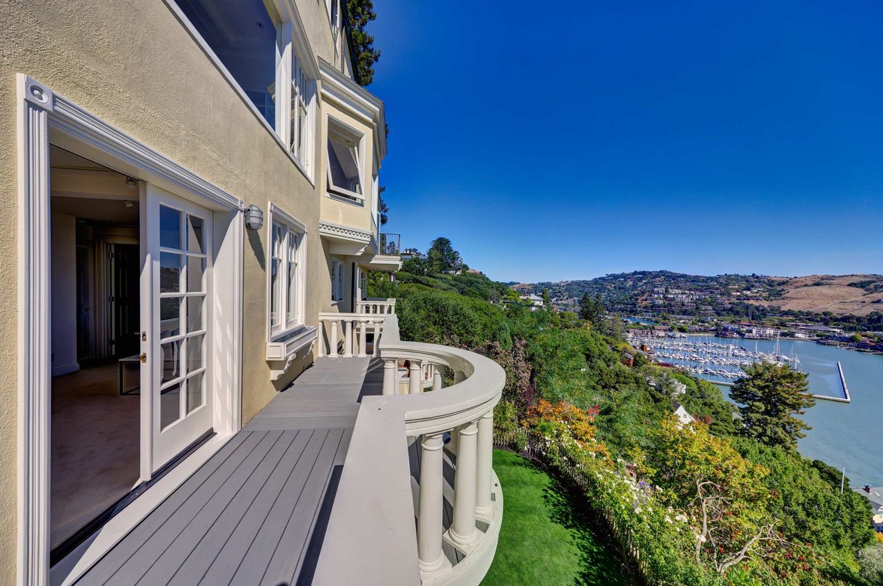 Iconic Belvedere View Estate