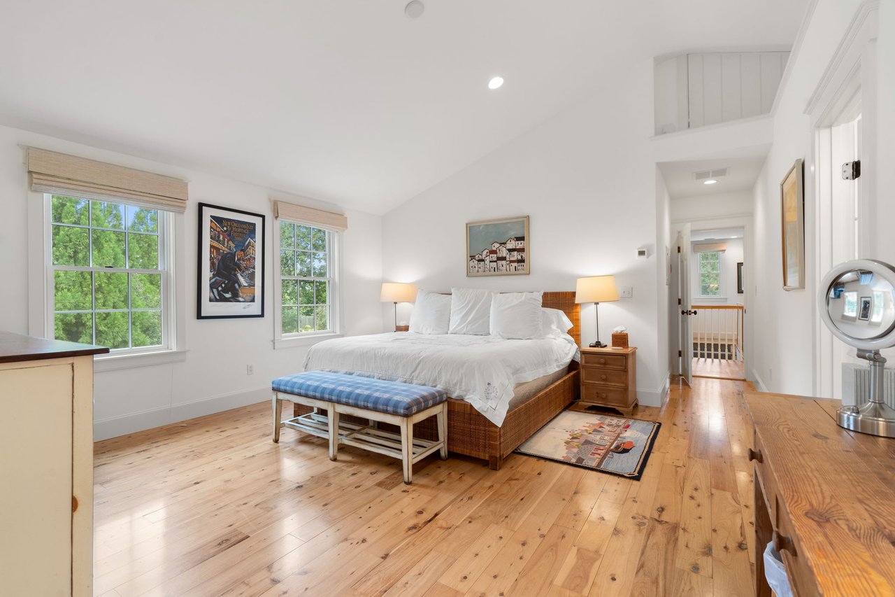 6 Oak Hollow Ln