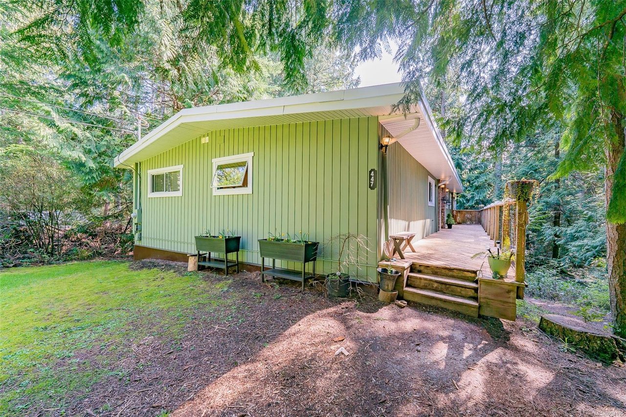 447 Berg Rd