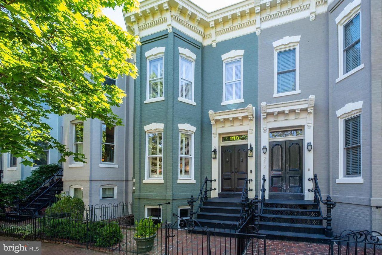 210 6th St SE