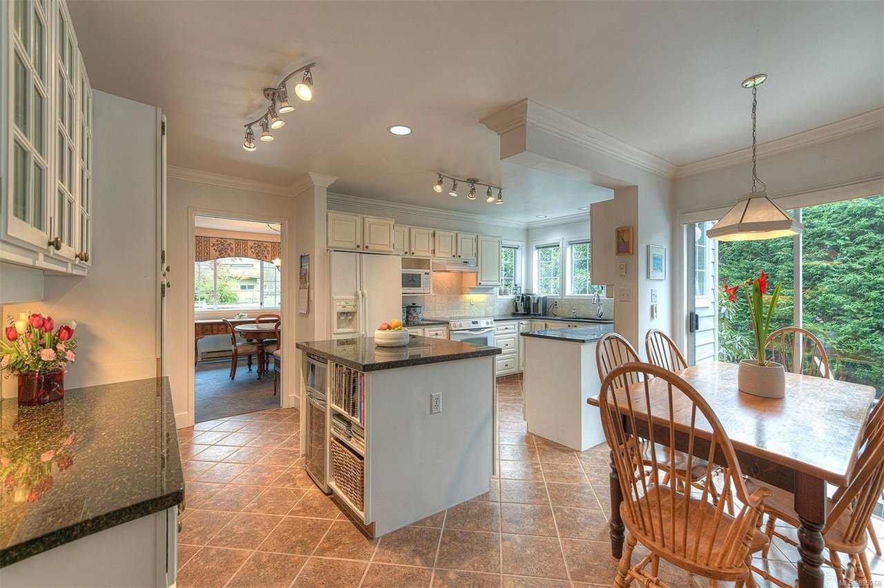 751 Helvetia Cres