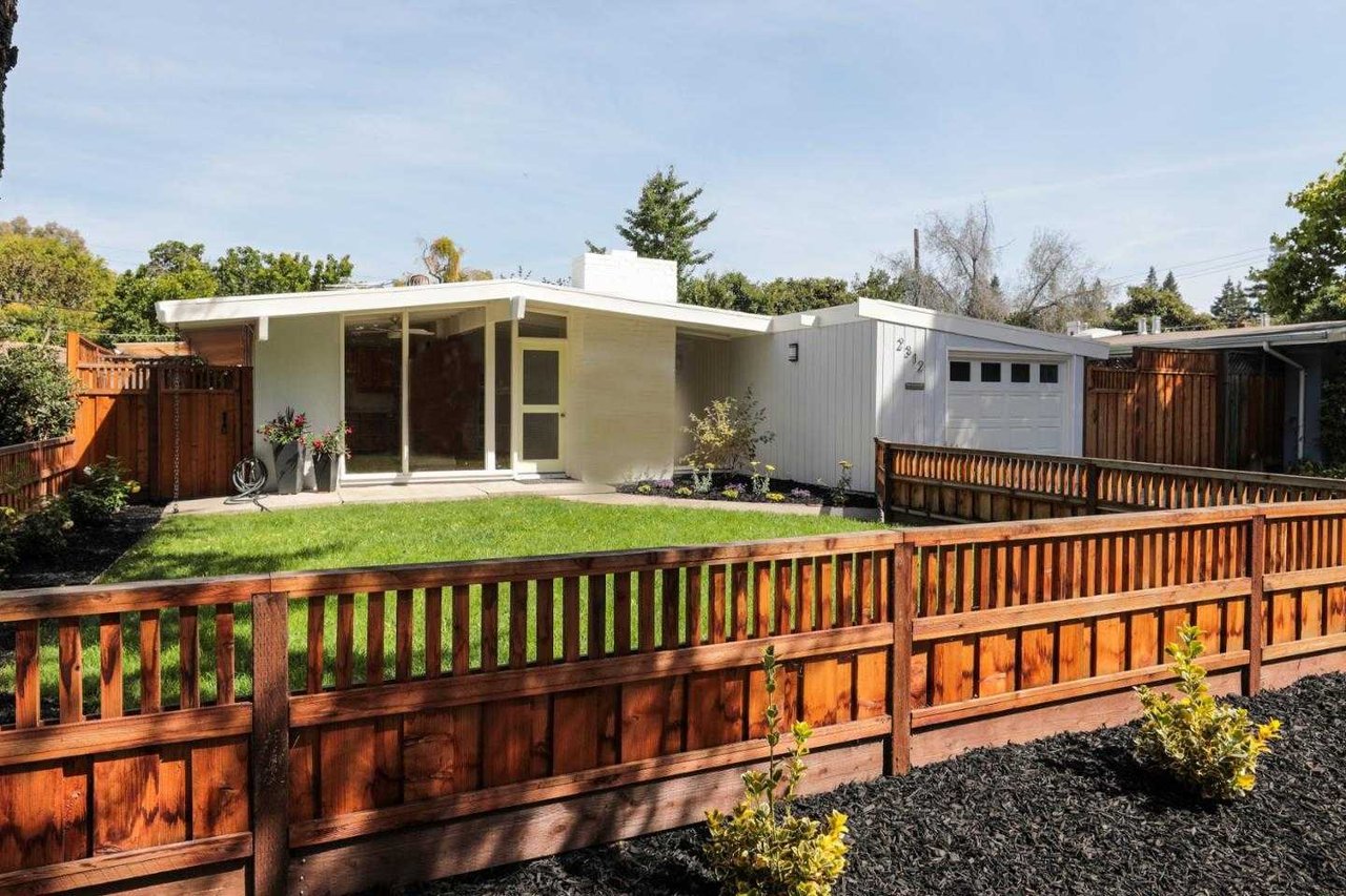 2312 Jane LN