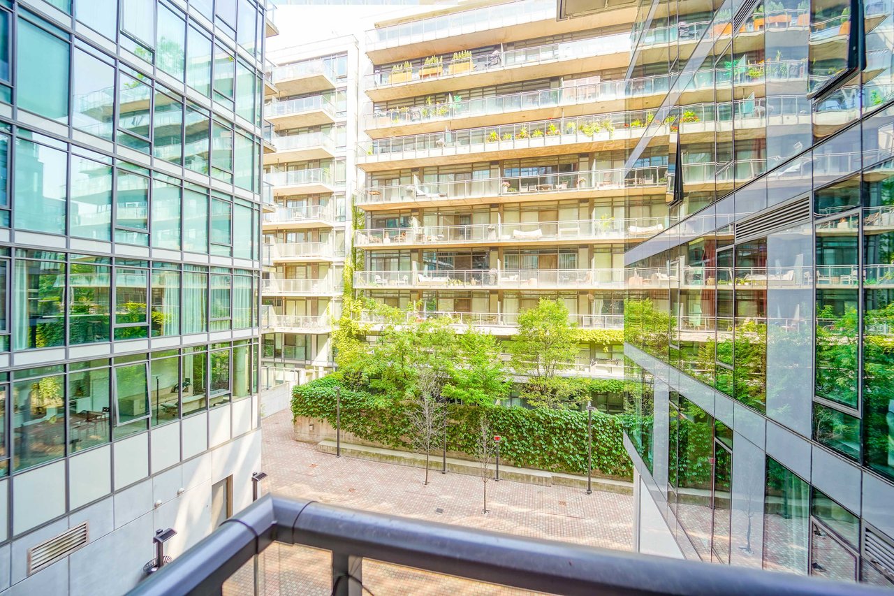 #302-560 King St W 