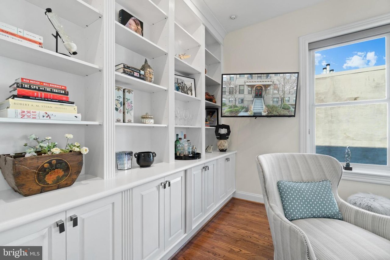 2101 N St NW, #205