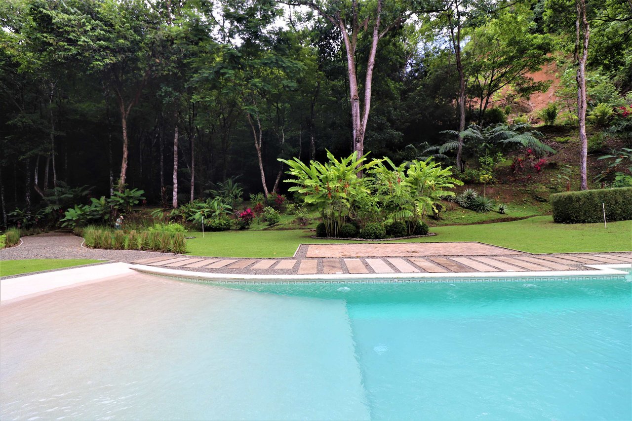 Wheelchair Friendly- 2 Bedroom house in a Quiet Community