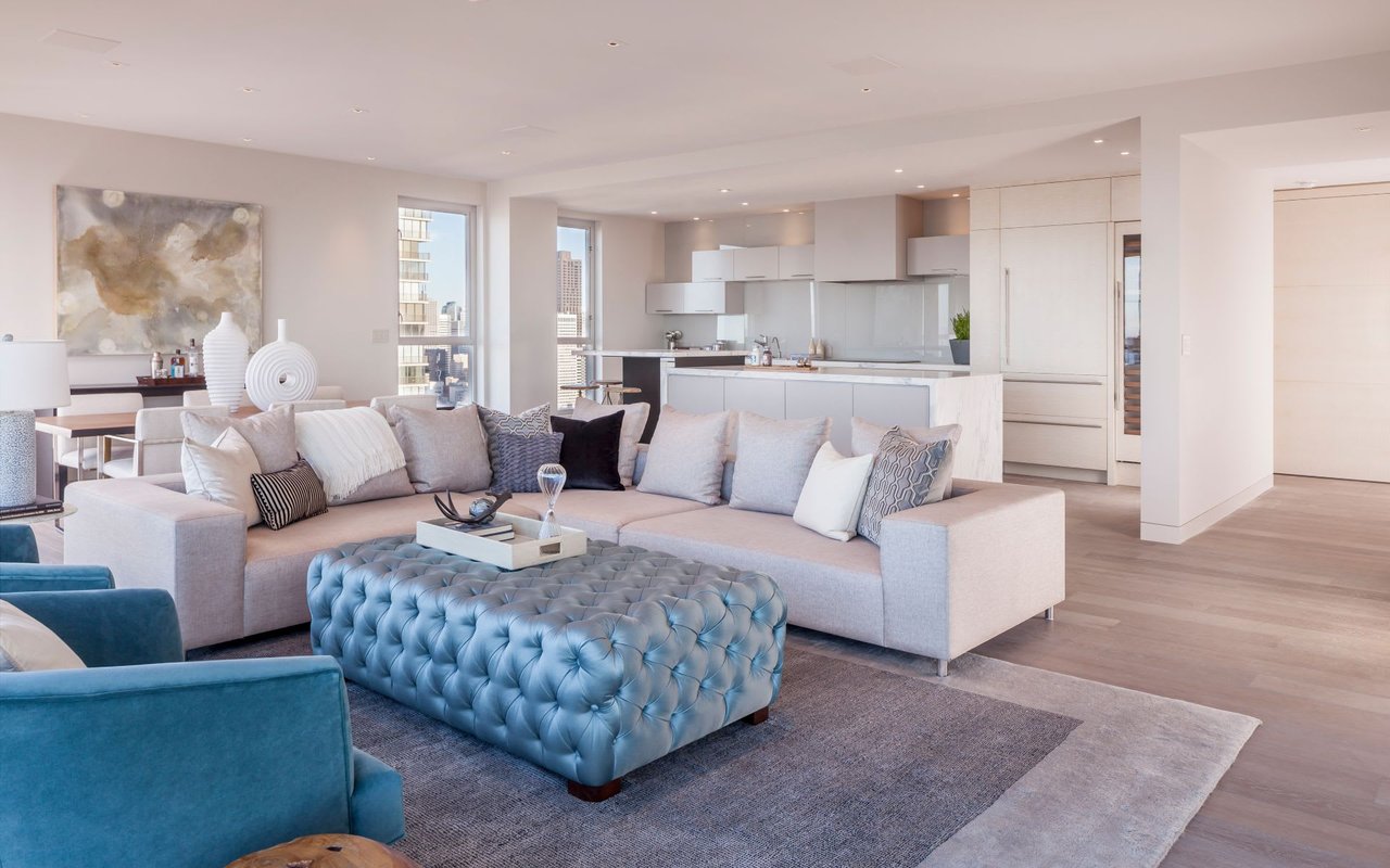 Panoramic Views at 1070 Green