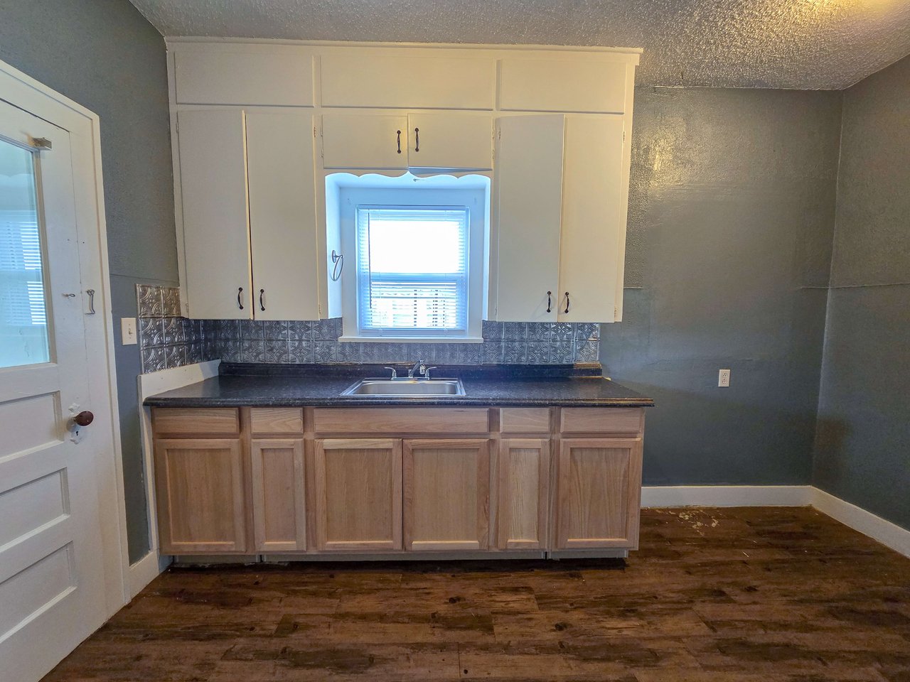 810 N Kickapoo