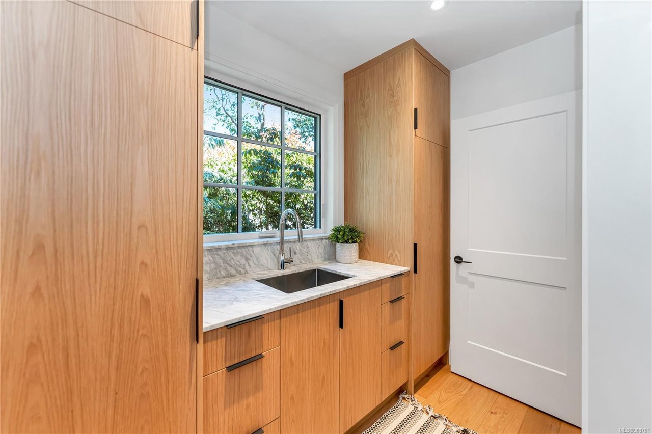 736 Falkland Rd, Oak Bay