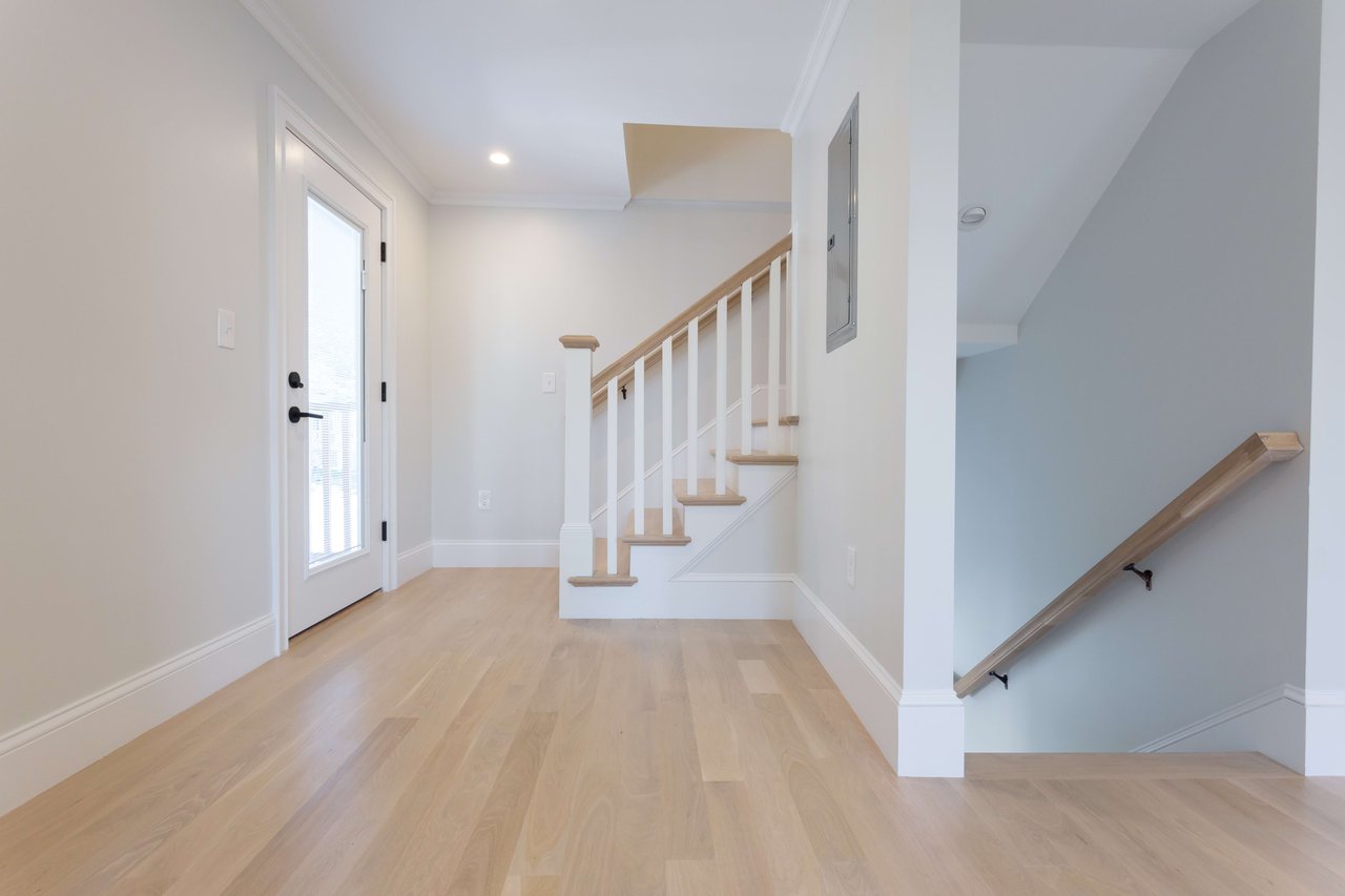 102 Sawyer Ave