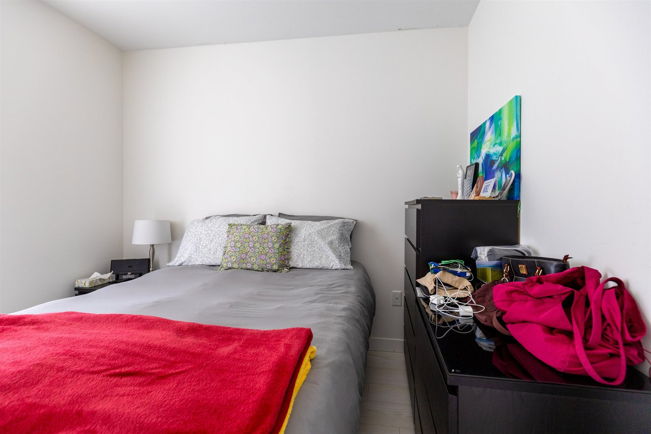 1203-5580 No. 3 Rd