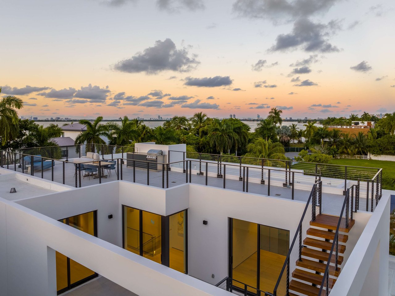 1098 N Venetian Dr