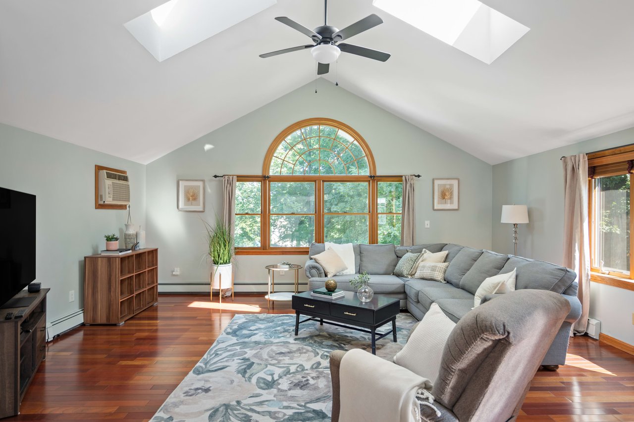 6 Hillside Avenue