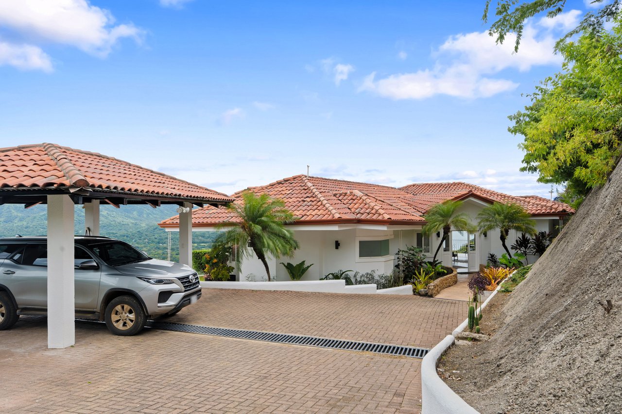 CASA FELIZ , PACIFIC HEIGHTS | ONLY MINUTES TO THE BEACH WITH SPECTACULAR OCEAN AND VALLEY VIEWS!